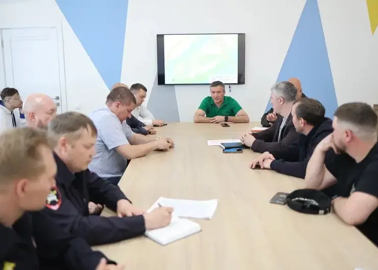 В Красноярске с владельцами кикшеринга обсудили правила езды на электросамокатах