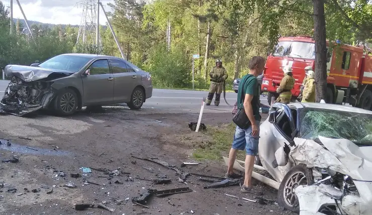 На трассе под Красноярском в ДТП пострадали три человека