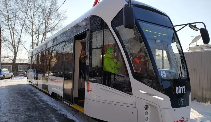В Красноярске 150 горожан побывали на бесплатной трамвайной экскурсии