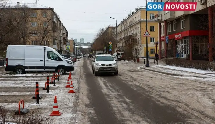 В Красноярске парковка на улице Красной Армии временно стала бесплатной