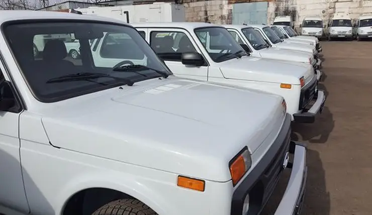 В районы Красноярского края отправятся 10 автомобилей «Нива» для сельских фельдшеров