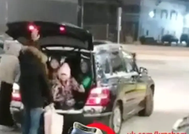 Перевозившего детей в багажнике машины водителя привлекли к ответственности