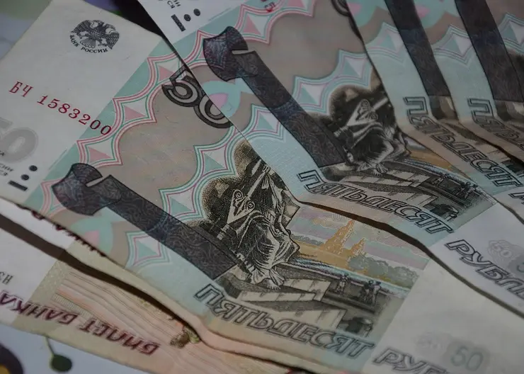 В Красноярске кассир украл из кассы 35 тысяч рублей