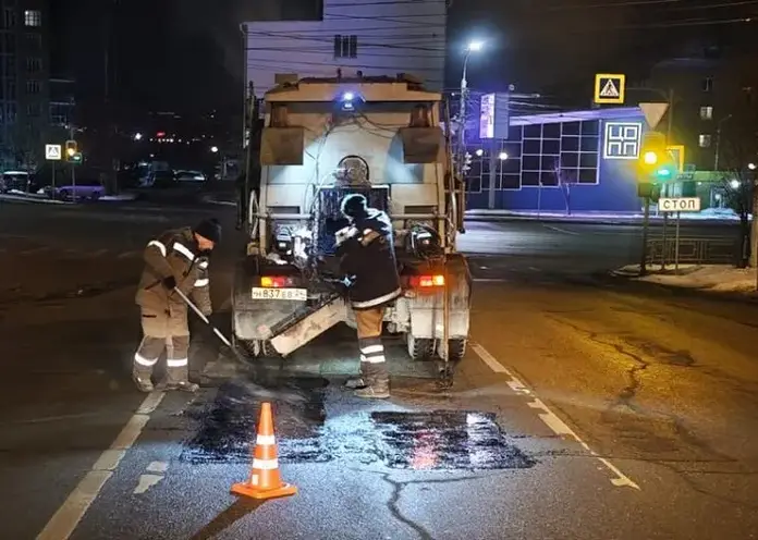 В Красноярске заделали более 4 тысяч кв. метров выбоин на дорогах