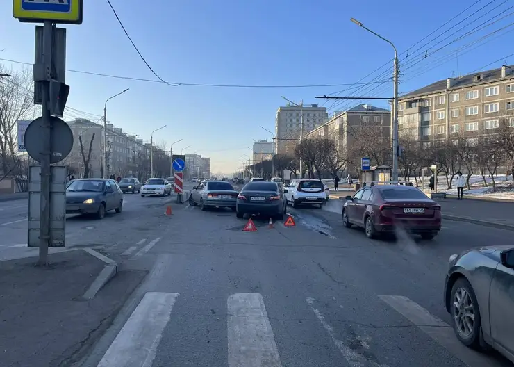 В Красноярске в ДТП с двумя машинами пострадал 5-летний ребенок