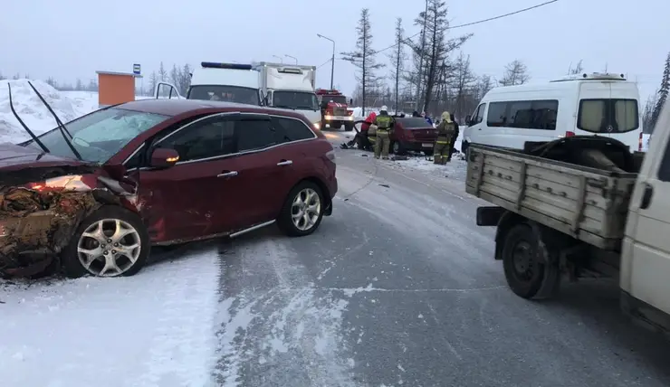 В Норильске в ДТП из трех машин погибли 2 человека