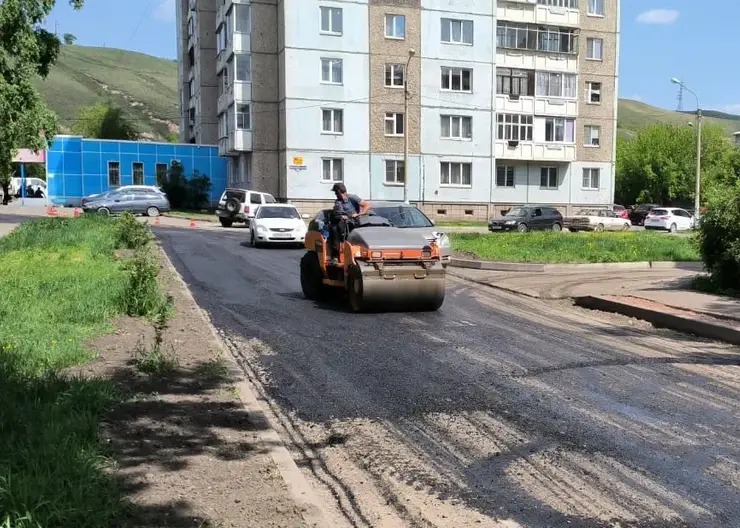 В Железнодорожном районе Красноярска отремонтировали половину запланированных проездов