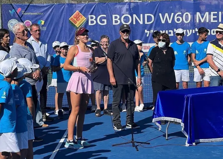 15-летняя теннисистка из Красноярска всухую победила опытную спортсменку из Швеции