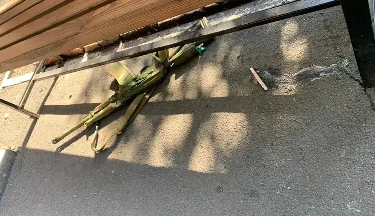 В Красноярске на улице Коломенской нашли мужчину с огнестрельным ранением