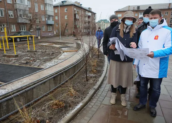 Глава Красноярска проверил завершение благоустройства тактильного сквера «Светлый»