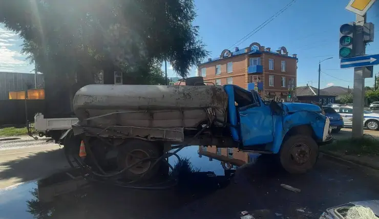 В Минусинске два человека пострадали в ДТП с грузовиком