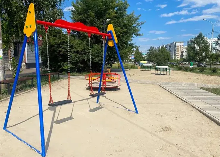 Предприниматели оборудовали детскую площадку для жителей Советского района Красноярска
