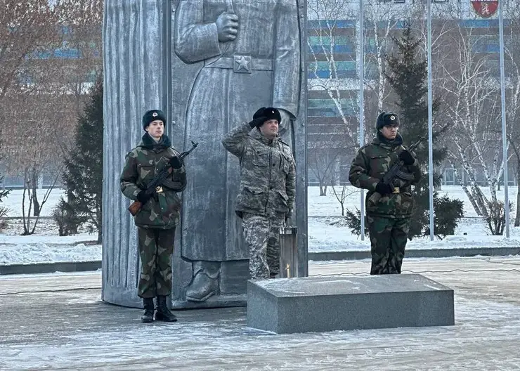 В Гвардейском парке в Красноярске зажёгся Вечный огонь