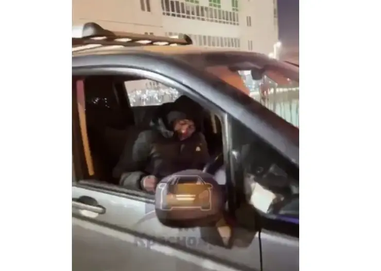 В Красноярске пьяный водитель с ножом угрожал прохожим
