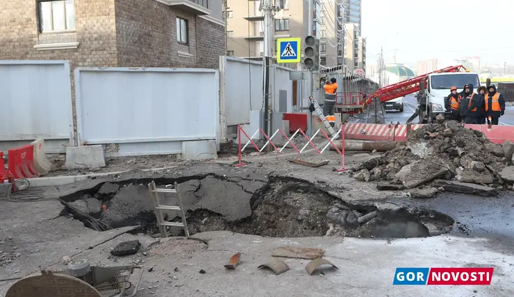 Показываем последствия порыва трубопровода на улице Бограда в Красноярске