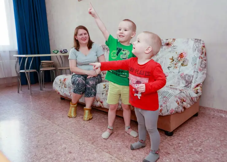 Как многодетная семья Казаковых из Красноярска справляется с трудностями