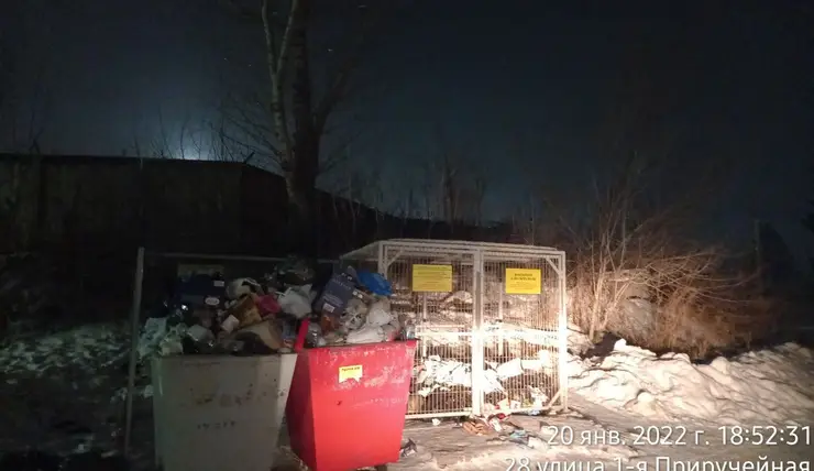В Красноярске мусоровоз загорелся от выброшенной в бак печной золы