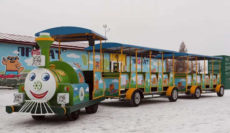 В Красноярске по Татышев-парку впервые запустили паровоз