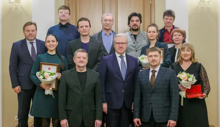 Губернатор Александр Усс вручил награды красноярским актерам из сериала «Красный Яр»