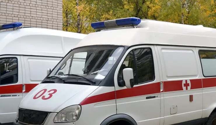 В Красноярске коронавирусом заразились два сотрудника скорой помощи