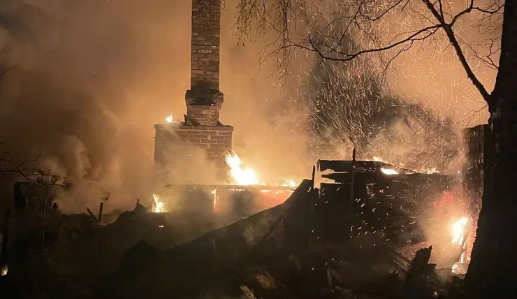 В Красноярском крае в пожаре в дачном доме погиб мужчина