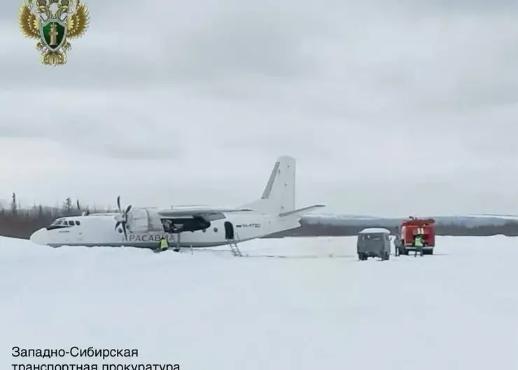В Красноярском крае самолет выехал за пределы взлетной полосы во время посадки