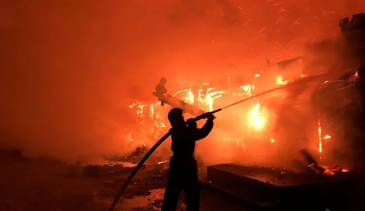 Более 40 телят погибло при пожаре в селе Красноярского края