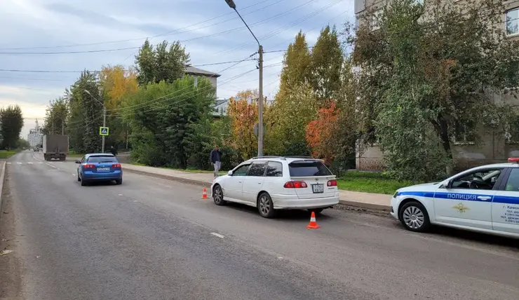 В Ленинском районе Красноярска «Тойота» сбила 62-летнего пешехода в наушниках