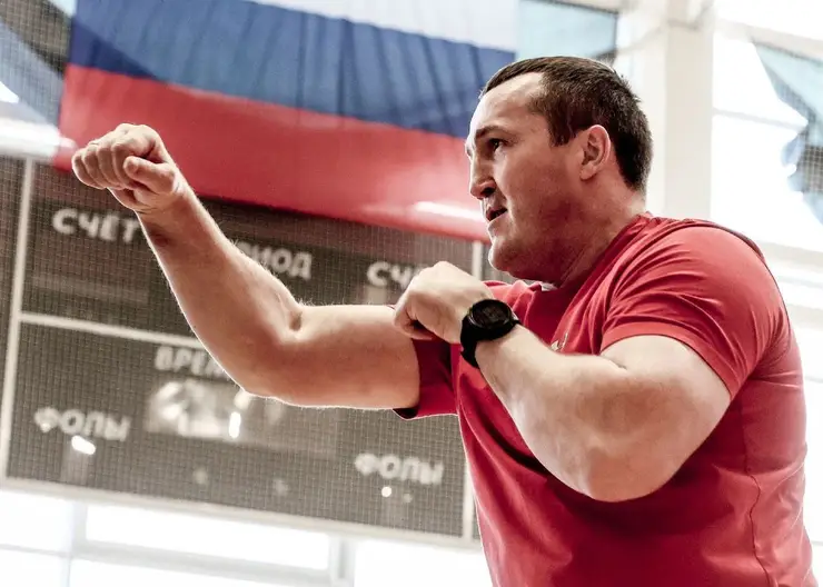 Чемпион мира по боксу Денис Лебедев провел мастер-класс в Красноярске
