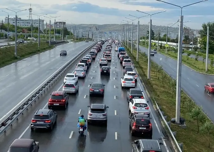 Красноярск после дождя стоит в 10-балльных пробках