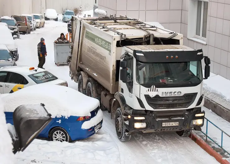 Красноярцам показали работу мусоровозов в снежную погоду