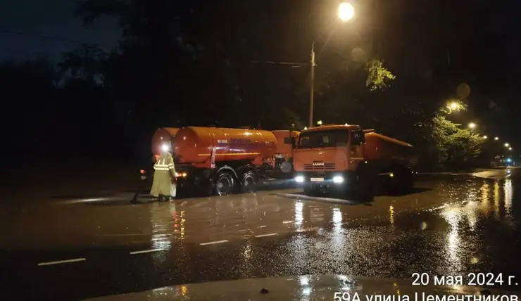 В Красноярске 21 мая ночью с улиц откачали 700 кубометров воды