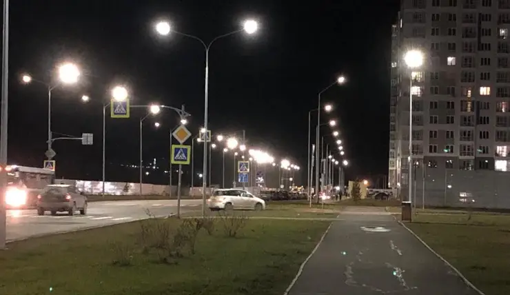 В Красноярске заработало освещение на новой дороге в «Тихих Зорях»