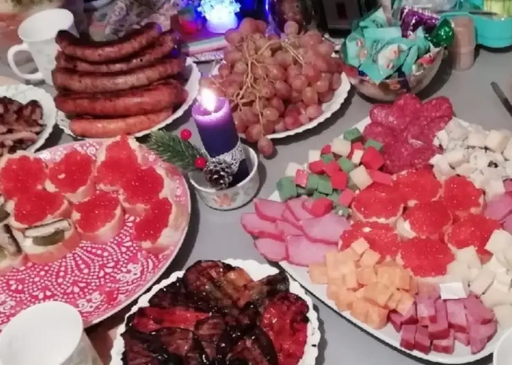 Красноярцам рассказали о правилах питания в преддверии Нового года