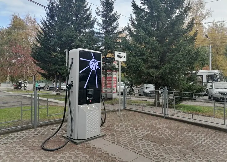 В Красноярске на проспекте Свободном появилась «быстрая» зарядная станция для электромобилей