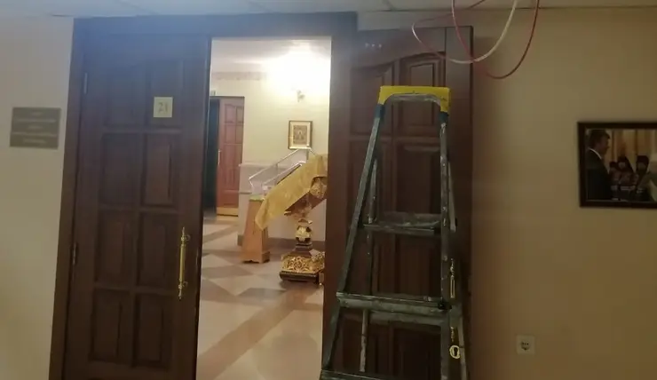 В Красноярске идет реставрация внутри храма Рождества Христова