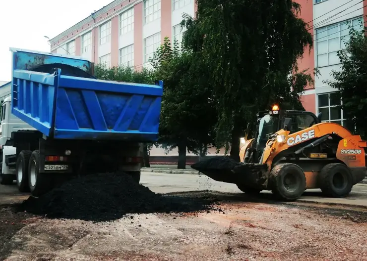 В Красноярске на перекрестке улиц Бограда – Декабристов восстановили асфальт