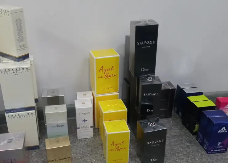 В Красноярске из парфюмерного магазина изъяли нелегальные духи на 320 тысяч рублей