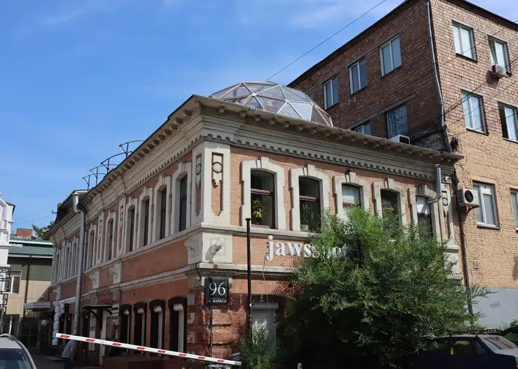 В Красноярске оштрафовали собственника исторического здания за установку купола на крыше