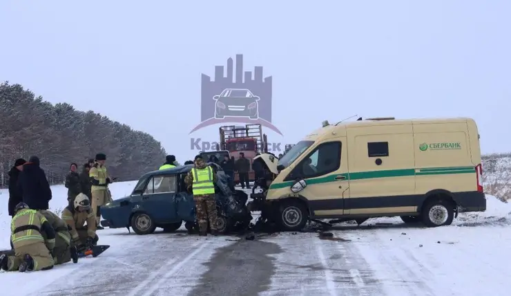 На трассе в Красноярском крае в ДТП с инкассаторской машиной погибли супруги
