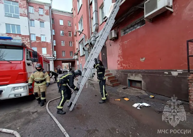 В Красноярске загорелся балкон в квартире на проспекте Мира