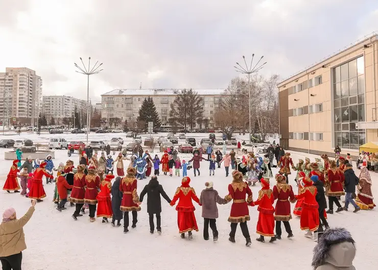 В Красноярске поставили спектакль по мотивам картины «Взятие снежного городка»