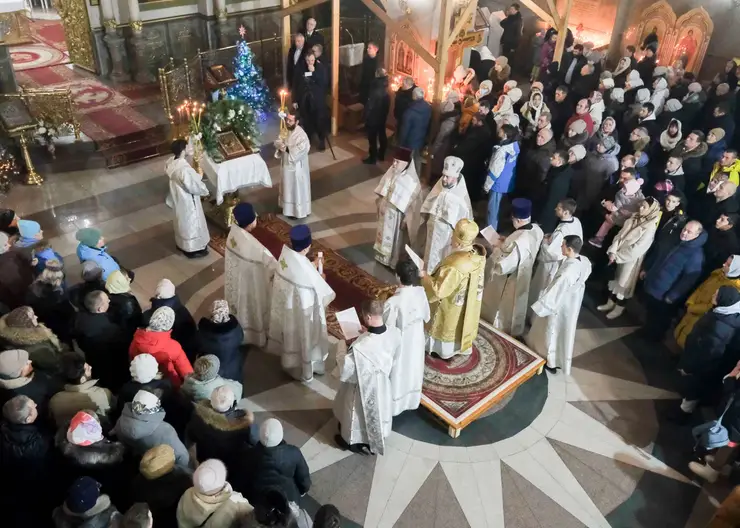 Красноярцы смогут посмотреть трансляцию пасхального богослужения из храма Рождества Христова