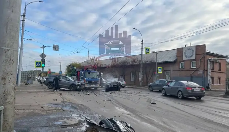 В Красноярске улица Маерчака встала в пробку из-за аварии