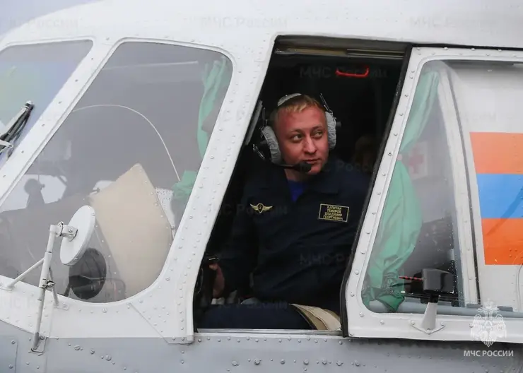 Красноярский спасатель Владимир Темиров стал лучшим пилотом вертолета в России