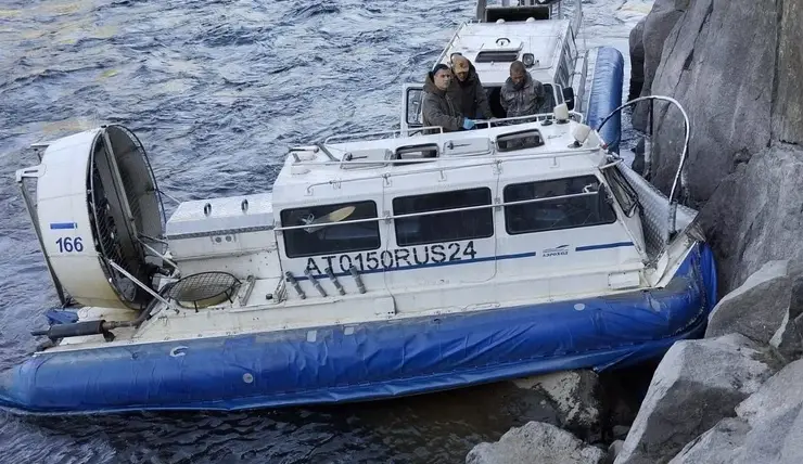 В Красноярском крае после смерти туриста при столкновении лодки со скалой возбудили уголовное дело