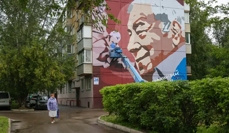 В Красноярске юные художники украсят улицу Вавилова рисунками цветов и растений