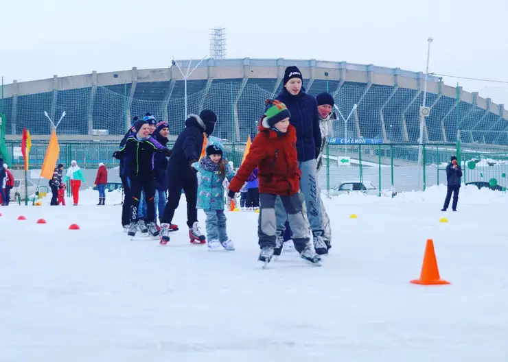 В Красноярске на стадионах 2 января откроются катки для массовых катаний