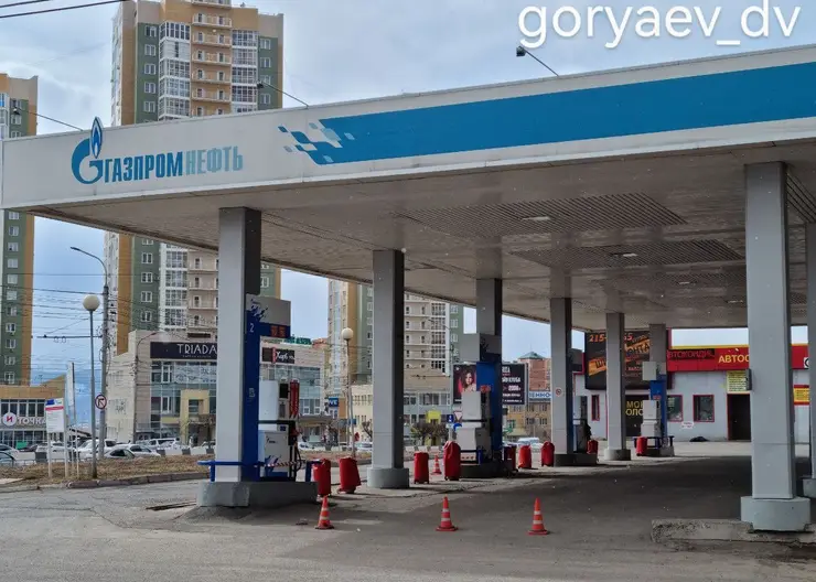 В Красноярске у двоих водителей сломались автомобили после заправки на АЗС «Газпромнефть»