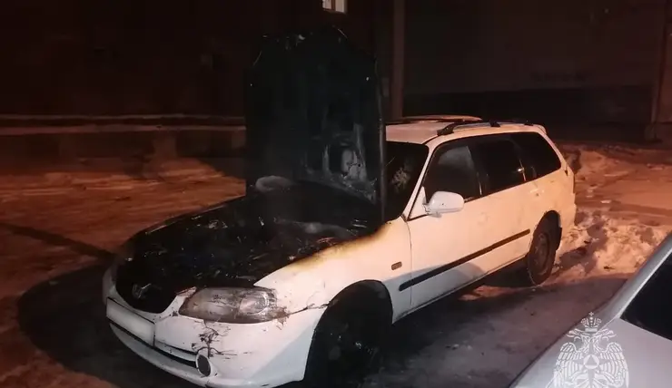 В Красноярском крае за последние сутки сгорели четыре легковых автомобиля